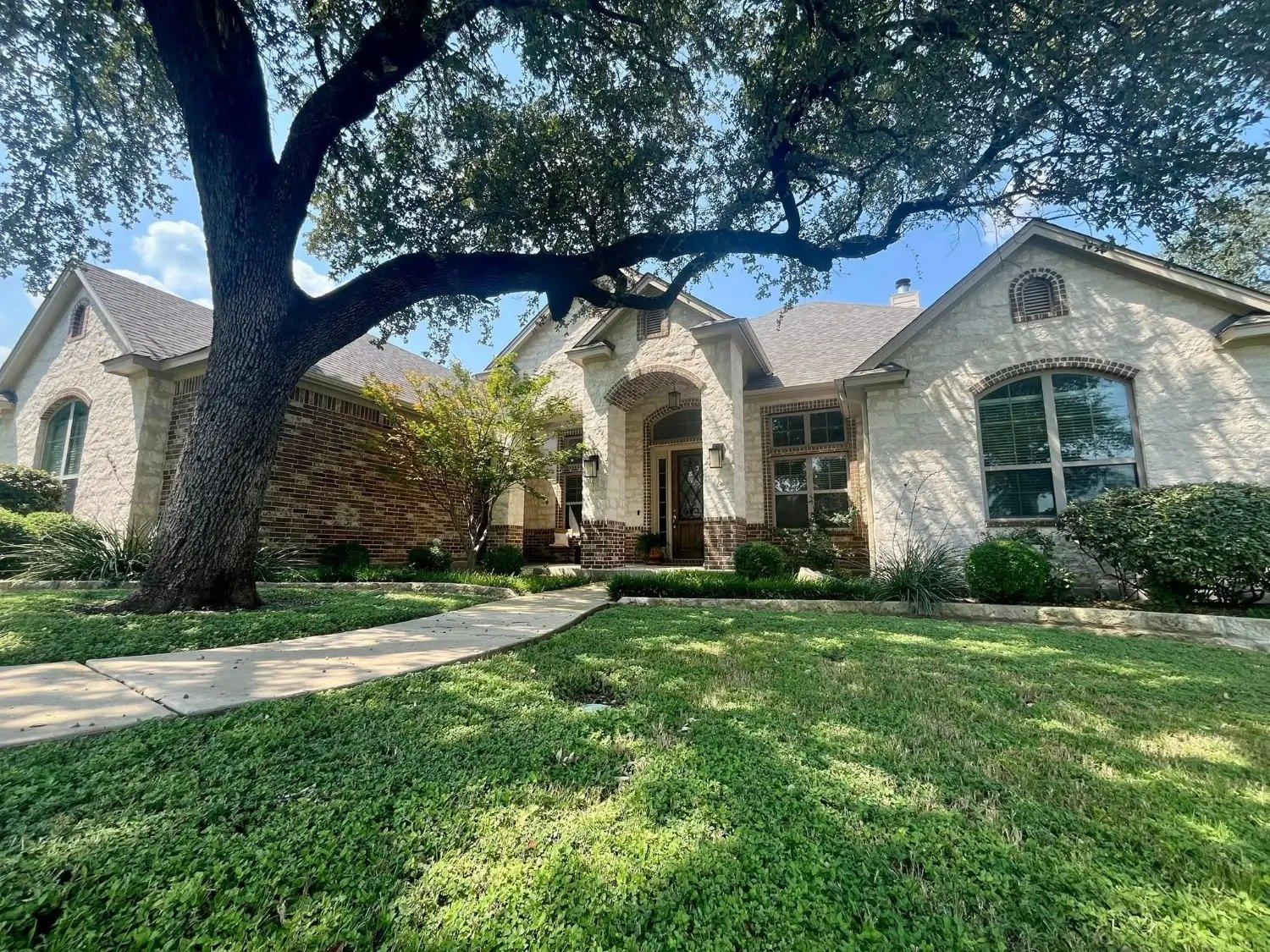 New architectural shingle roof on a stone and brick home in Belton, TX